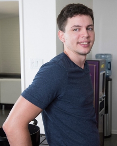 Трахает молоденькую